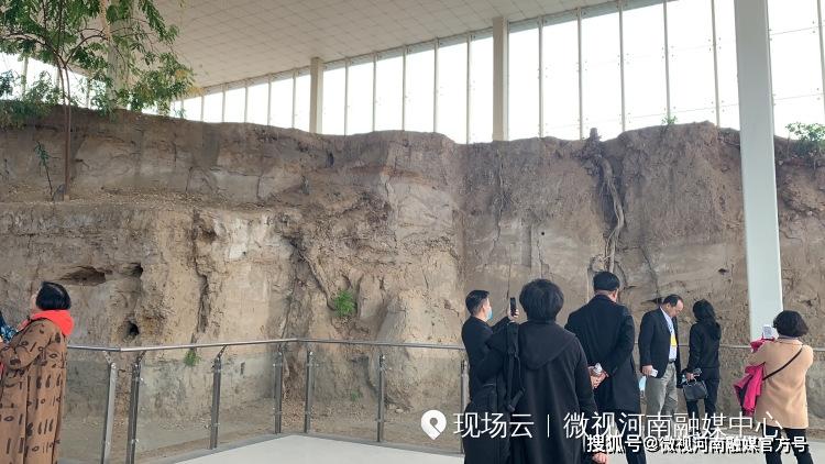 10月24日上午,实地参观考察来集娘娘庙,新寨夏都遗址,曲梁溱洧交汇处