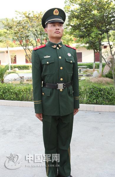 武警服装是什么样子?