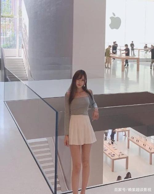 腐团儿的电线腿太绝,故意去掉十级美颜后,这腿型确定真实存在?