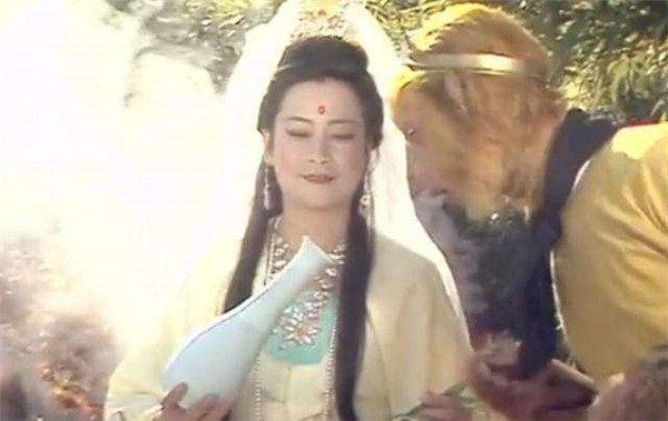 观音菩萨向孙悟空展示甘露水