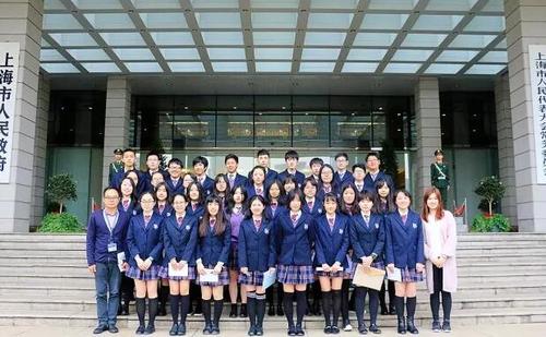 上海市民办万源城协和双语学校"走进人大" 模拟常委