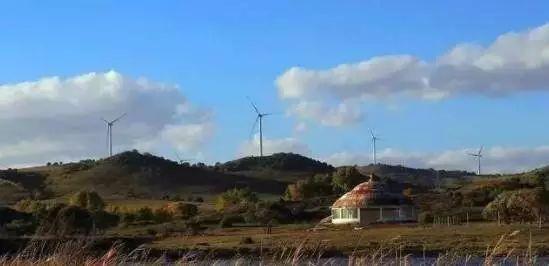 5万公顷,是中国北方最大的国家级森林公园,共有6大景区104个景点.