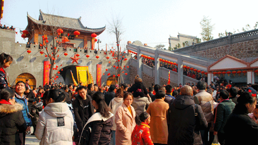 千稼集景区为在郑州过年的游子们率先提供了景区的庙会政策.