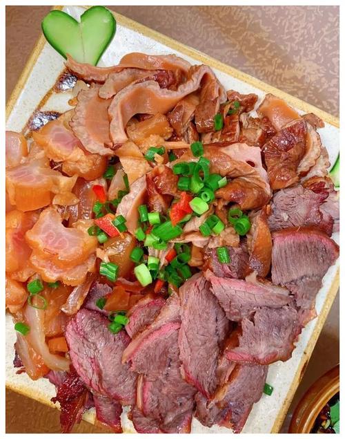 酱香驴肉拼盘长春吃驴肉好地方,12年老店,现烀酱香驴肉驴板肠驴蹄筋
