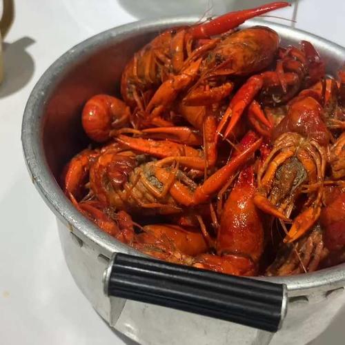 友锅卤虾总店-"环境的话就是今年满流行的怀旧复古风～就是.