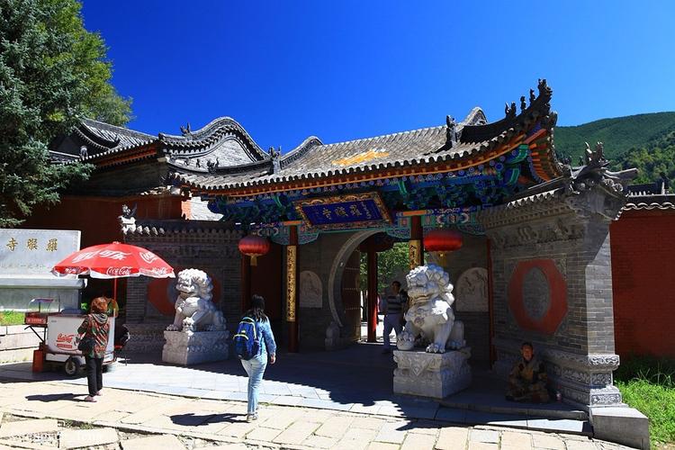 罗睺寺是黄庙,是五台山保存完好的十大黄庙之一和五大禅寺之一.