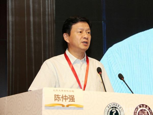 陈仲强教授全髋关节置换术在所有人工关节手术中是一个相对成熟的