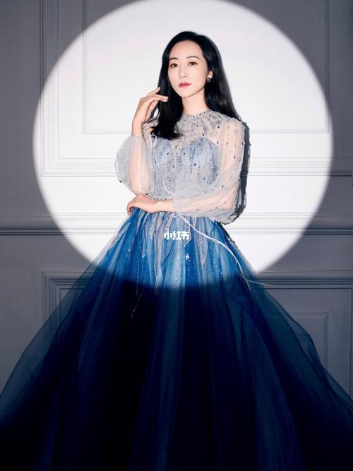 韩雪『蓝色渐变长裙』_韩雪_长裙_礼服_时尚_穿搭