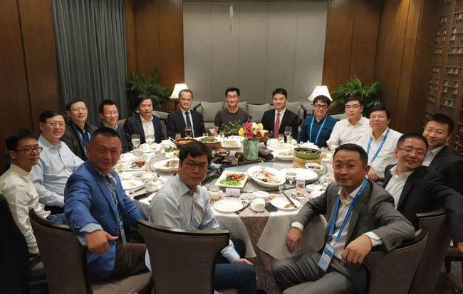 赵薇靠一顿饭嫁千亿富豪,套现23亿:饭局,藏着你的贵人和机遇!