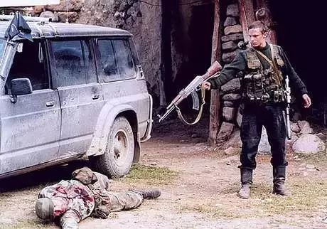 淌满毛熊血泪的人间地狱:少见的真实血腥车臣战争图