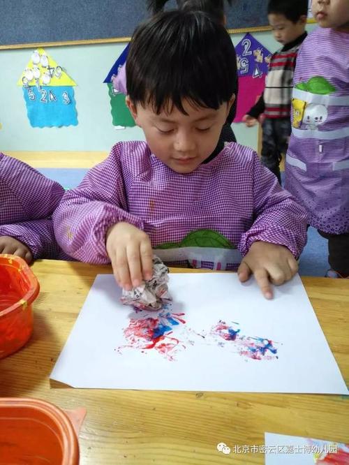 好玩的报纸拓印画