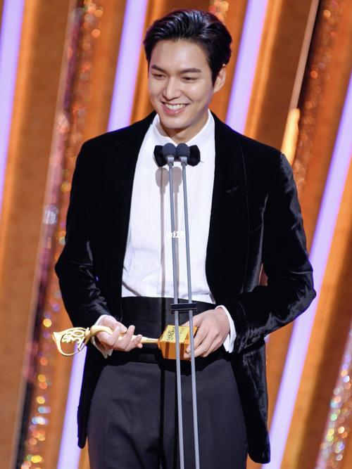 李敏镐2021第一张美图99007715_李敏镐_美图怎么样_新年快乐