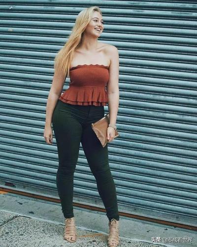 大码不是肥180斤微胖超模的她甜美脸蛋丰腴身材魅力十足