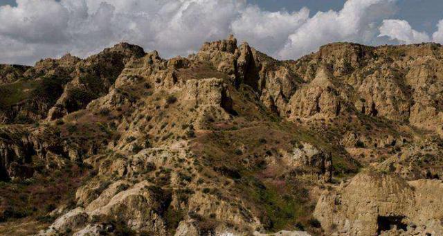 乌拉尔山是跨大洲的山脉吗