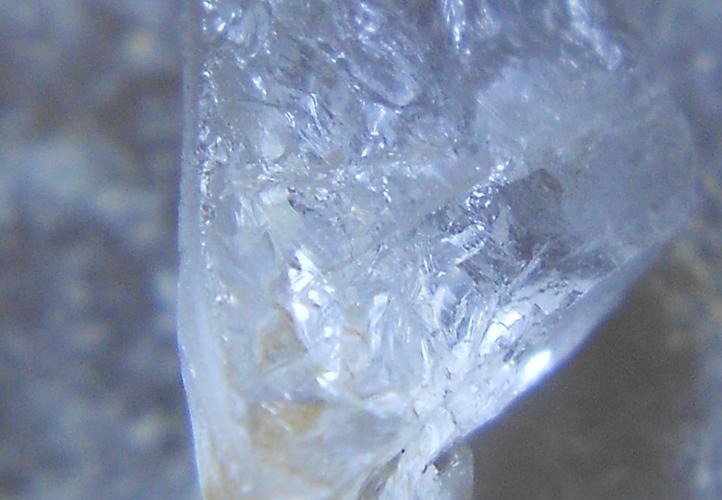 硬度和水晶相当,勉强可以割花水晶. 分享到