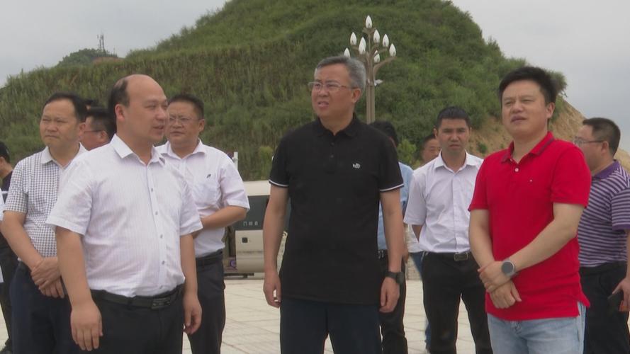 杨朝伟调研瓮安县推进新型城镇化工作