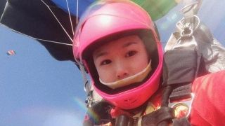 她年仅21岁,30小时连获6金,包揽女子跳伞个人项目全部金牌