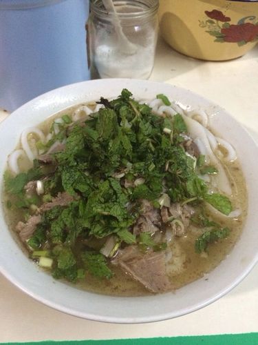 叫的狗肉粉加肉上了? 那上面的配菜是簿荷叶!让大家口气更清新哇?