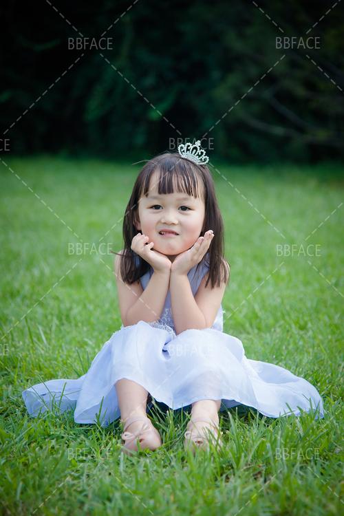 sweety  爱笑的小女孩  你的笑声点亮了爸爸妈妈的心  你的一颦一笑