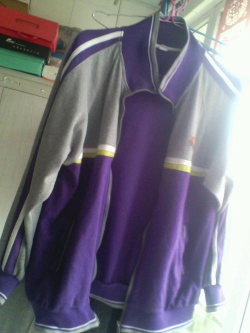 谁知道日照市的冬季校服长什么样啊?中学的