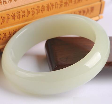 和田玉手镯为什么价格如此昂贵这些原因你要知道