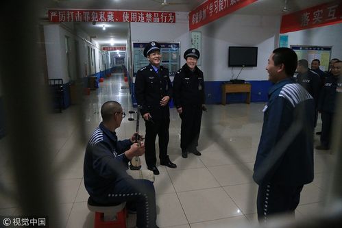 2015年12月17日,河南驻马店,在河南省豫南监狱特犯监区,肖永华与同事