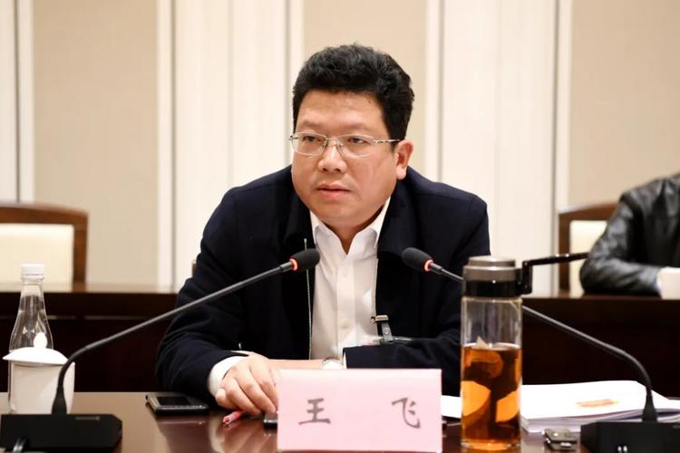 遵义市人大代表,余庆县委副书记,县长王飞