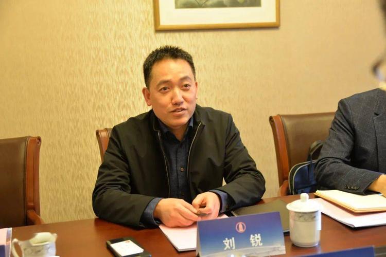 贵州省驻上海办事处党组成员,副主任刘锐