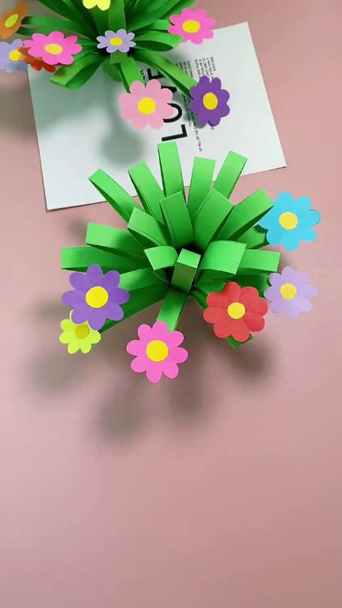 小微手工制作#成都的春天,用彩纸做出一束鲜花～给春光增添一份色彩