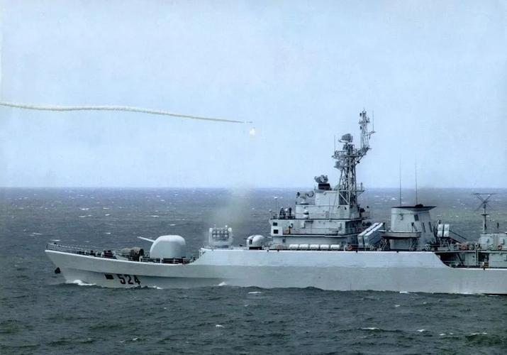 053h3护卫舰(北约成为"江卫级")标准排水量2250吨,使用4台柴油机作为