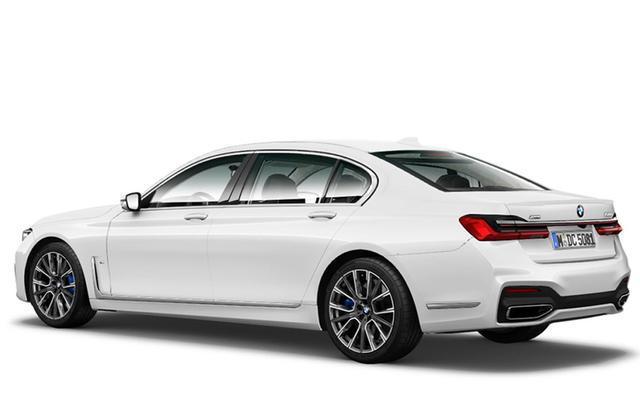 宝马7系汽车的车身采用了超过5m的d级行政乘用车的尺寸,车