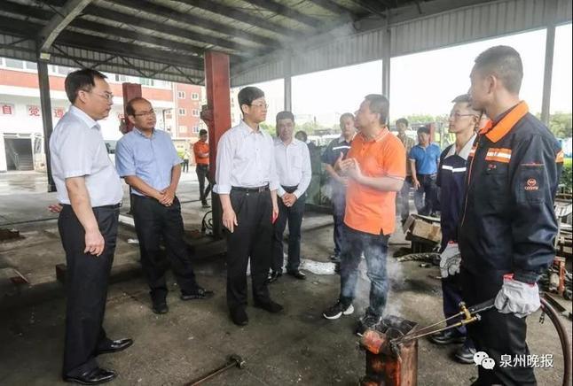 泉州市委书记康涛市长王永礼看望慰问劳动模范企业家和一线职工