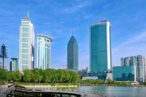 结缘二十年法国驻武汉总领事馆与新世界国贸大厦续写新未来