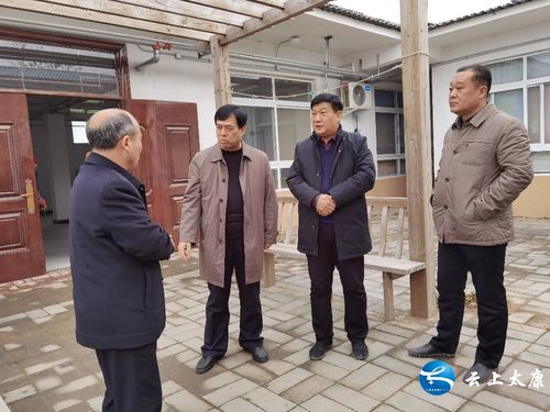 老冢镇党委书记寇永立,大许寨镇党委书记白伟杰陪同调研.