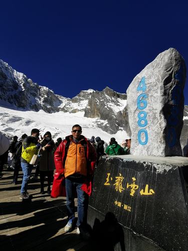 玉龙雪山4680纪念碑