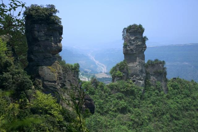 万寿山男女石柱感受爱情的至善至美