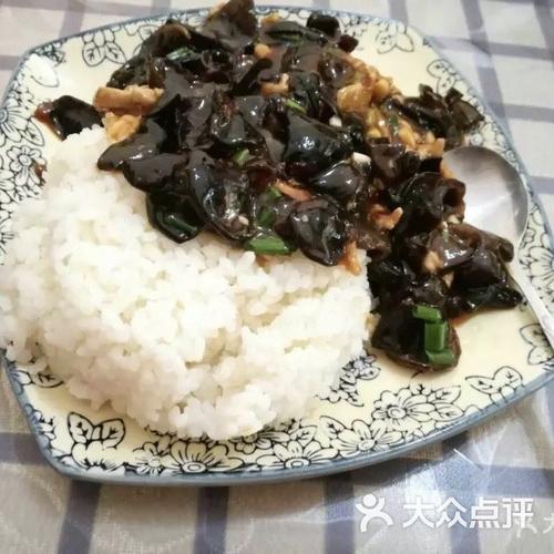 木耳肉丝盖饭