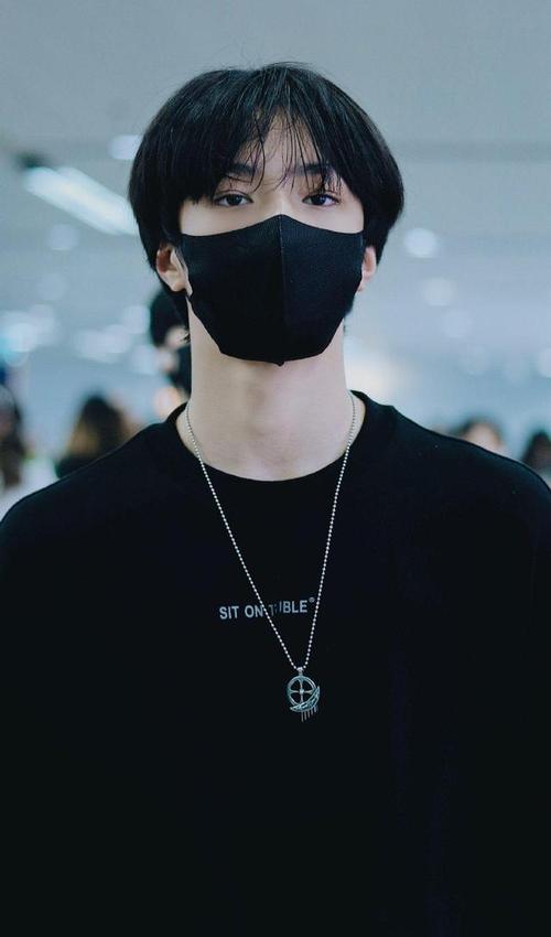 刘耀文湿发造型:又帅又欲