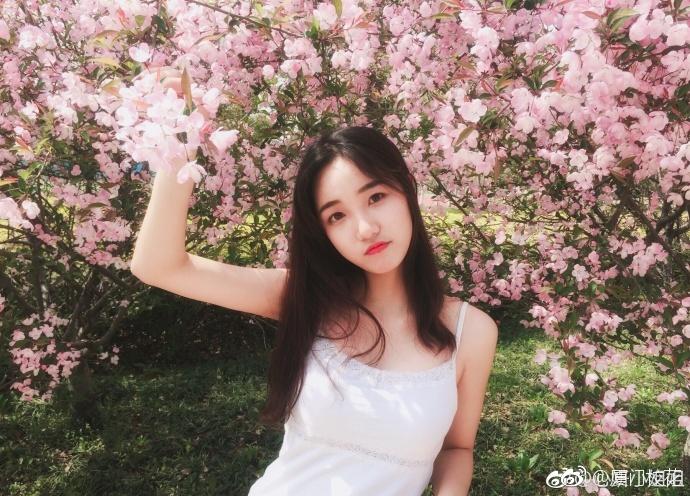 她叫心妍,97年,金融专业,身高165cm,天秤座,来自扬州
