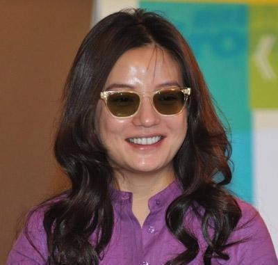 44岁赵薇近照美人不怕迟暮怕发福