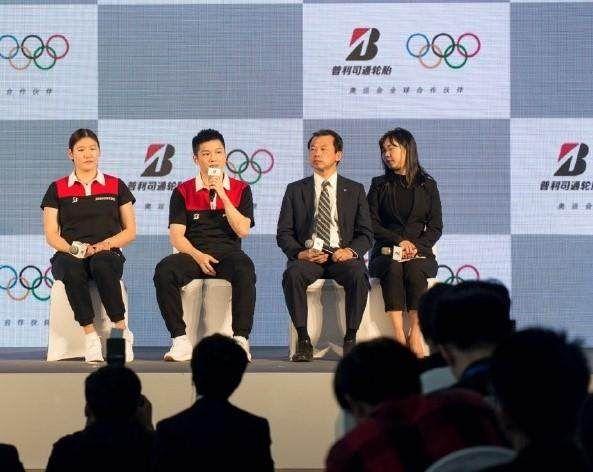 郎才女貌!樊振东与叶诗文太般配,被喊话"在一起"