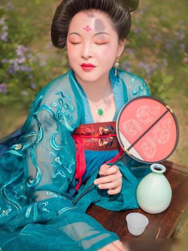 本以为胖姑娘穿上汉服会很"丑",看完照片的我沉默了!