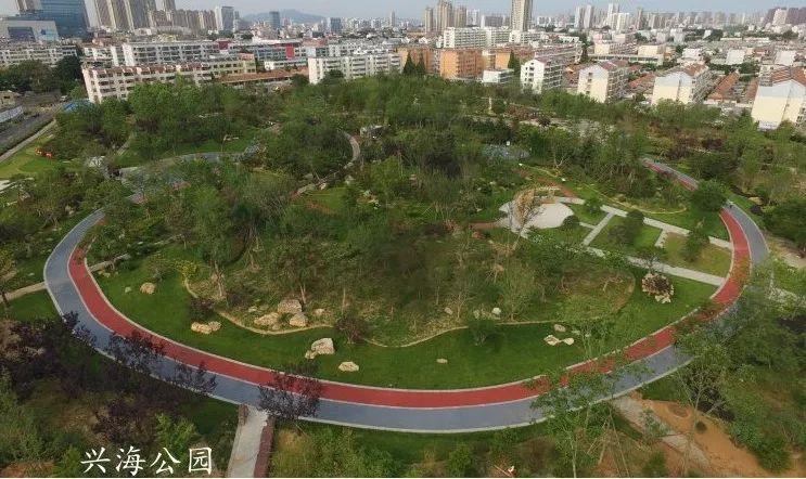 现在,在城市建设的带动下,先后建设改造了阳光海岸带,梦幻海滩公园