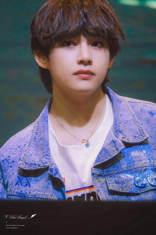 v 金泰亨 bts 防弹少年团 弘大签售会