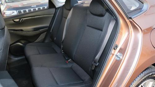 空间方面悦动的空间我很满意,从前到后都不会说是那么挤,后面的座位