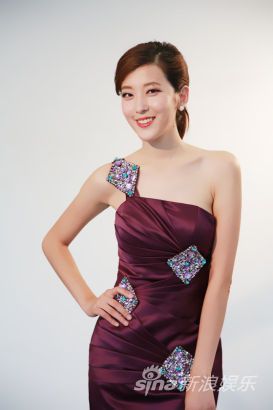 主播田甜亮相男人节 话剧中诠释白富美_娱乐频道_大河