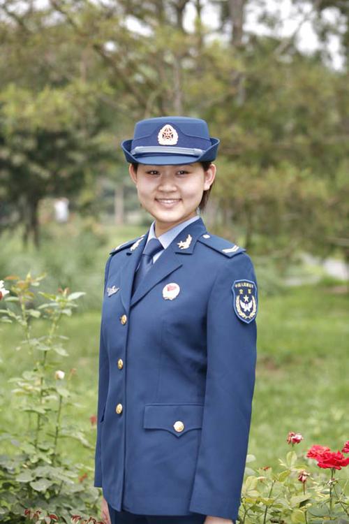 组图:空军部队换装07式新军服