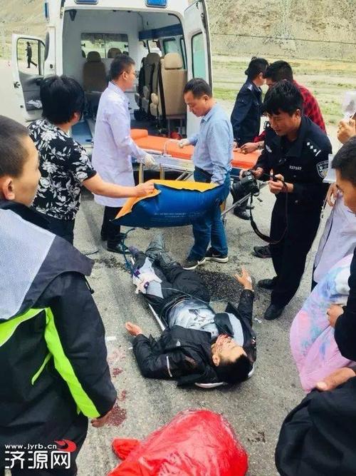 318国道藏区突发车祸 危急关头济源游客挺身而出