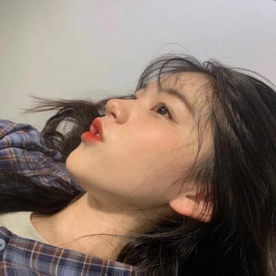 侧颜头像女生头像