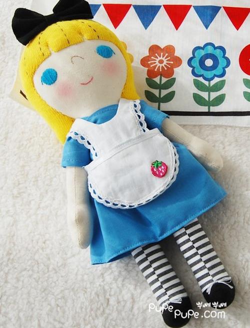 国外鲜艳色调手工布娃娃